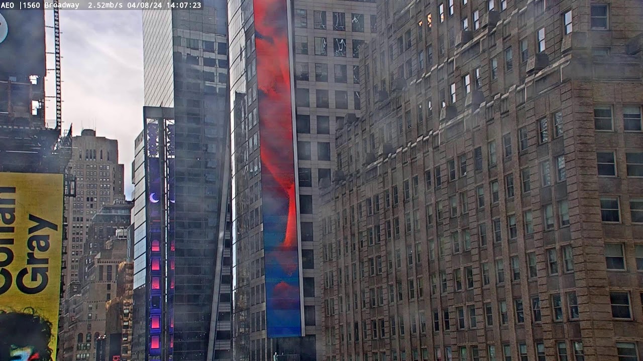 Times Square: 1560 Broadway View Live