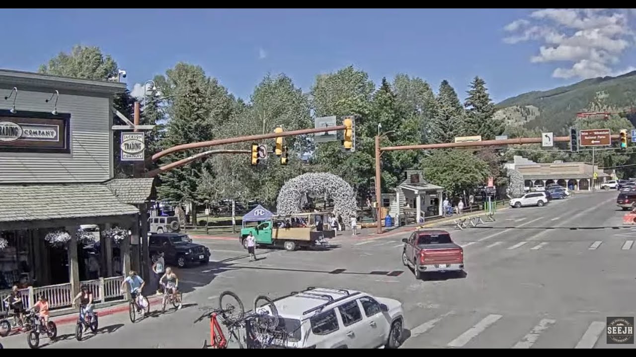 Jackson Hole Wyoming USA Town Square Live Cam – SeeJH.com