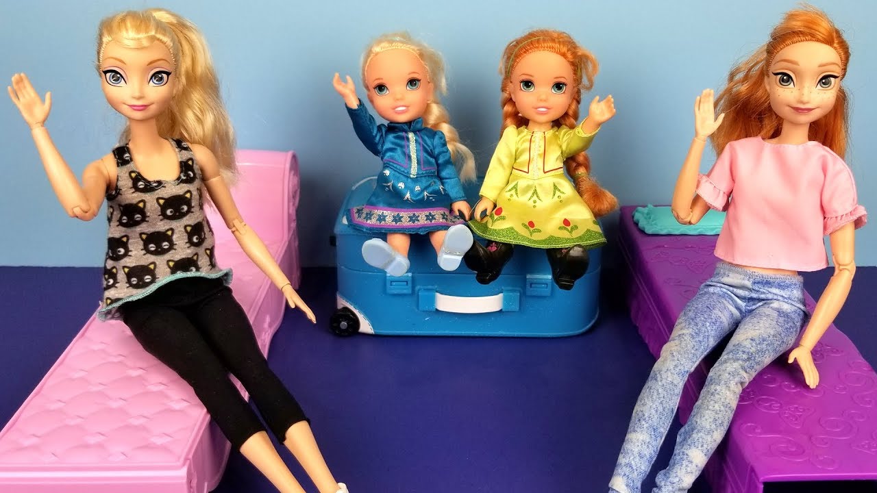 At the HOTEL ! Elsa and Anna toddlers – unpacking – bedtime …