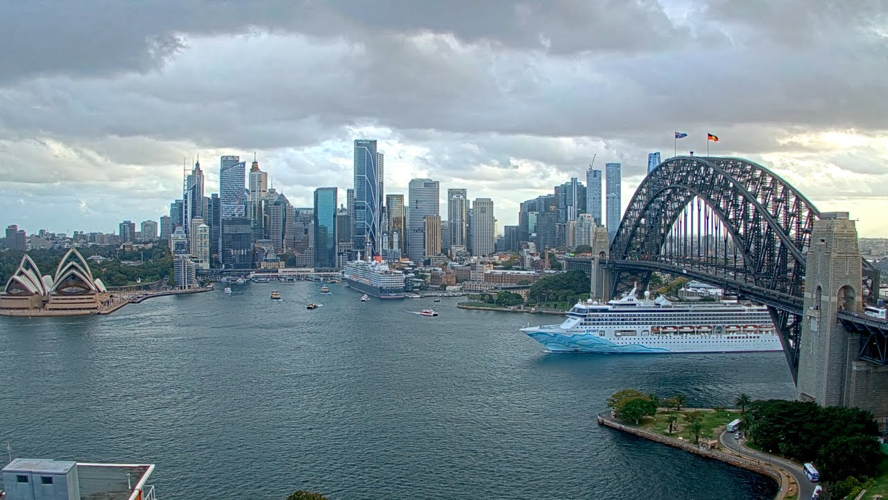 WebcamSydney 1 live streaming view of harbour 24/7